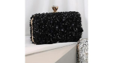 Gentuță de damă elegantă, negru strălucitor, tip clutch. Este decorată cu mărgele și paiete negre. 