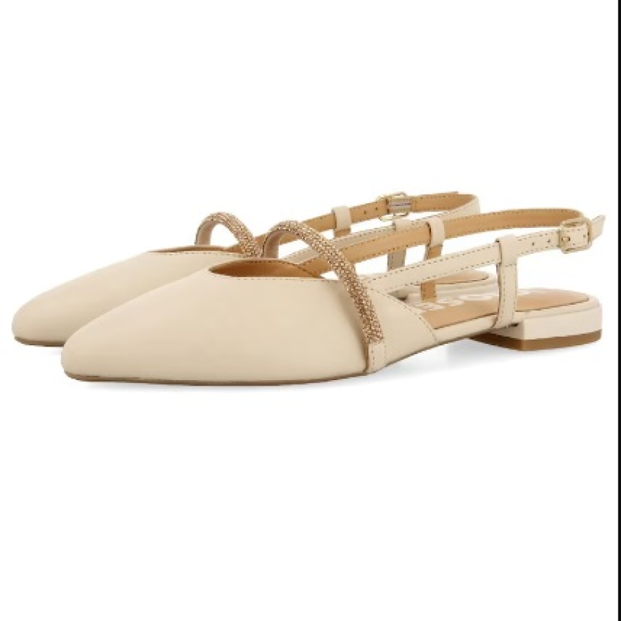 Balerinii de tip slingback, cu călcâiul dezgolit 