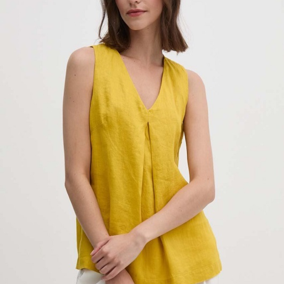 Bluză cu o croială lejeră, în nuanță de galben muștar, din colecția United Colors of Benetton. Nu are mâneci 