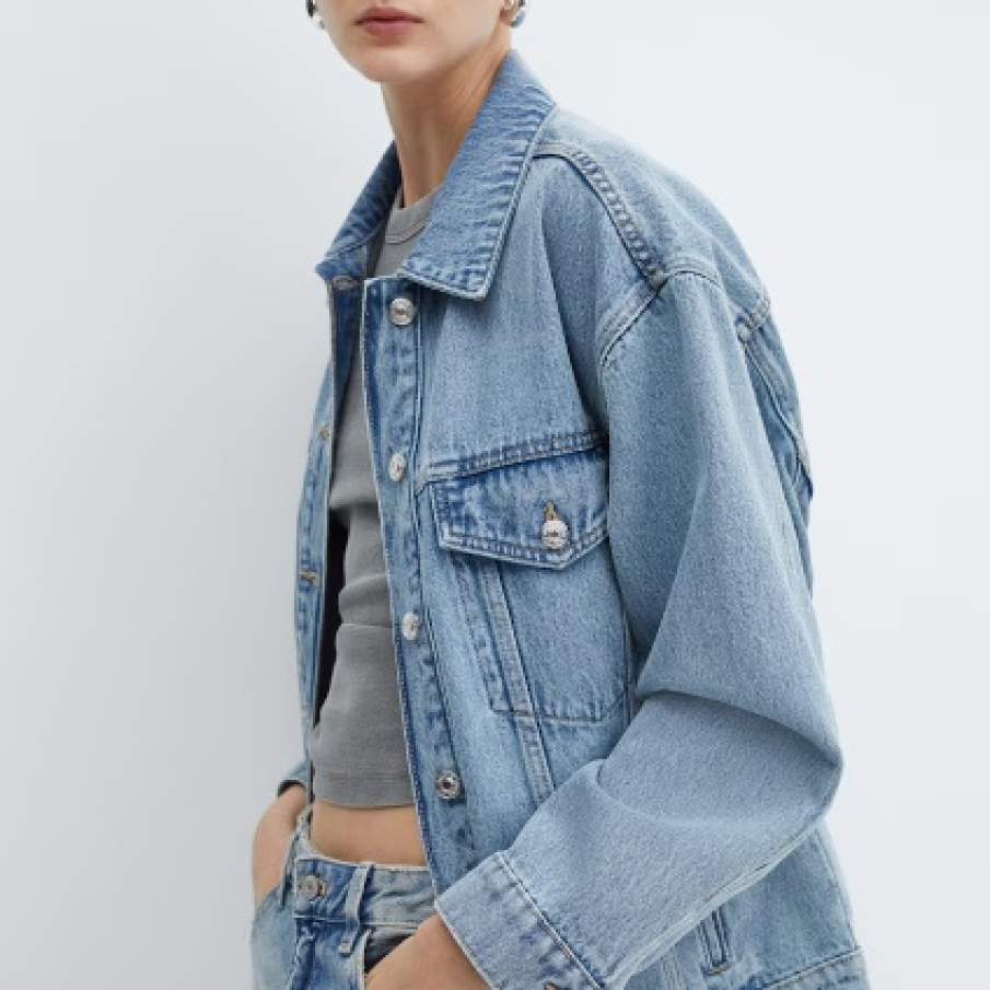 Jachetă de denim supradimensionată de la Mango pentru un look perfect casual smart 