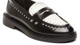 Pantofi loafer cu nituri metalice și contrast alb negru de la Steve Madden