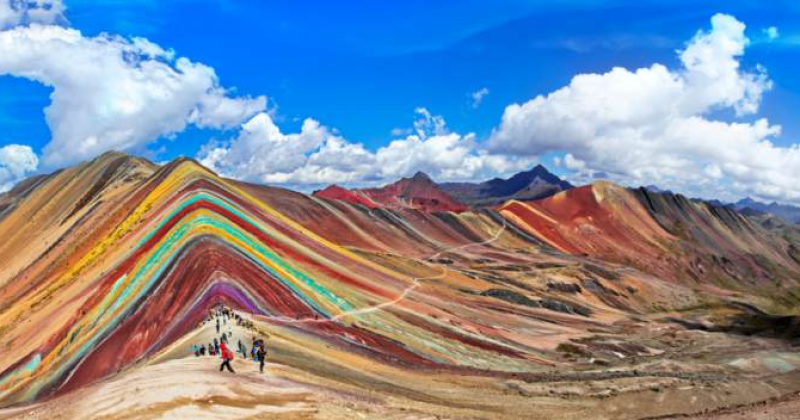 Munții Curcubeu din Peru: Avem dovada că natura creează cele mai  spectaculoase miracole geologice!