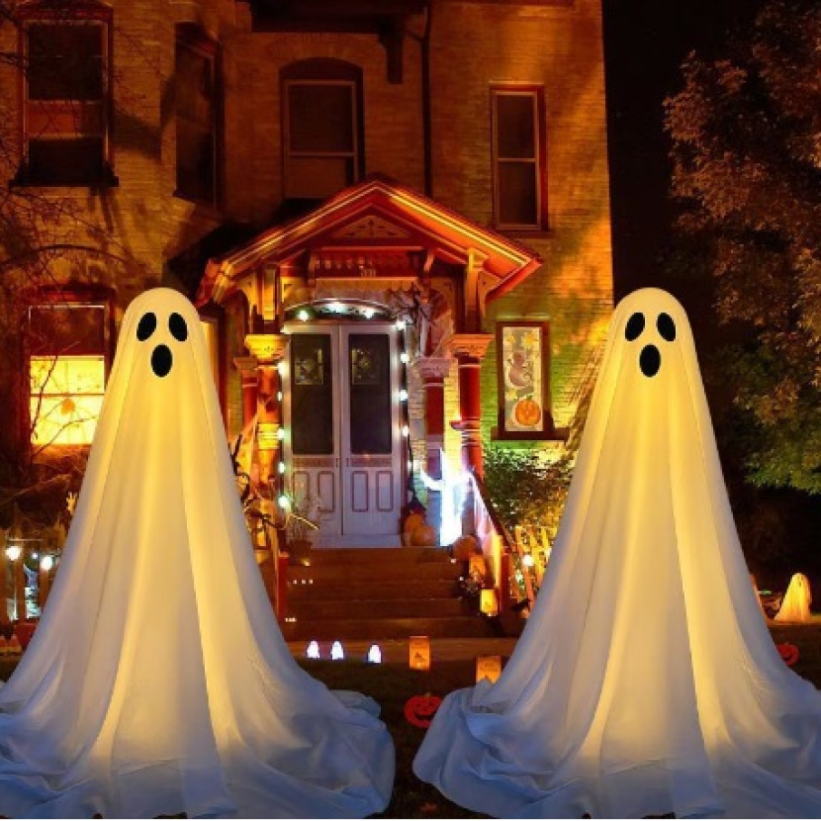 Decorațiuni fantomă de Halloween cu șiruri luminoase care pot fi plasate în curte, grădină,pe terasă, la ușa de la intrare sau în cameră